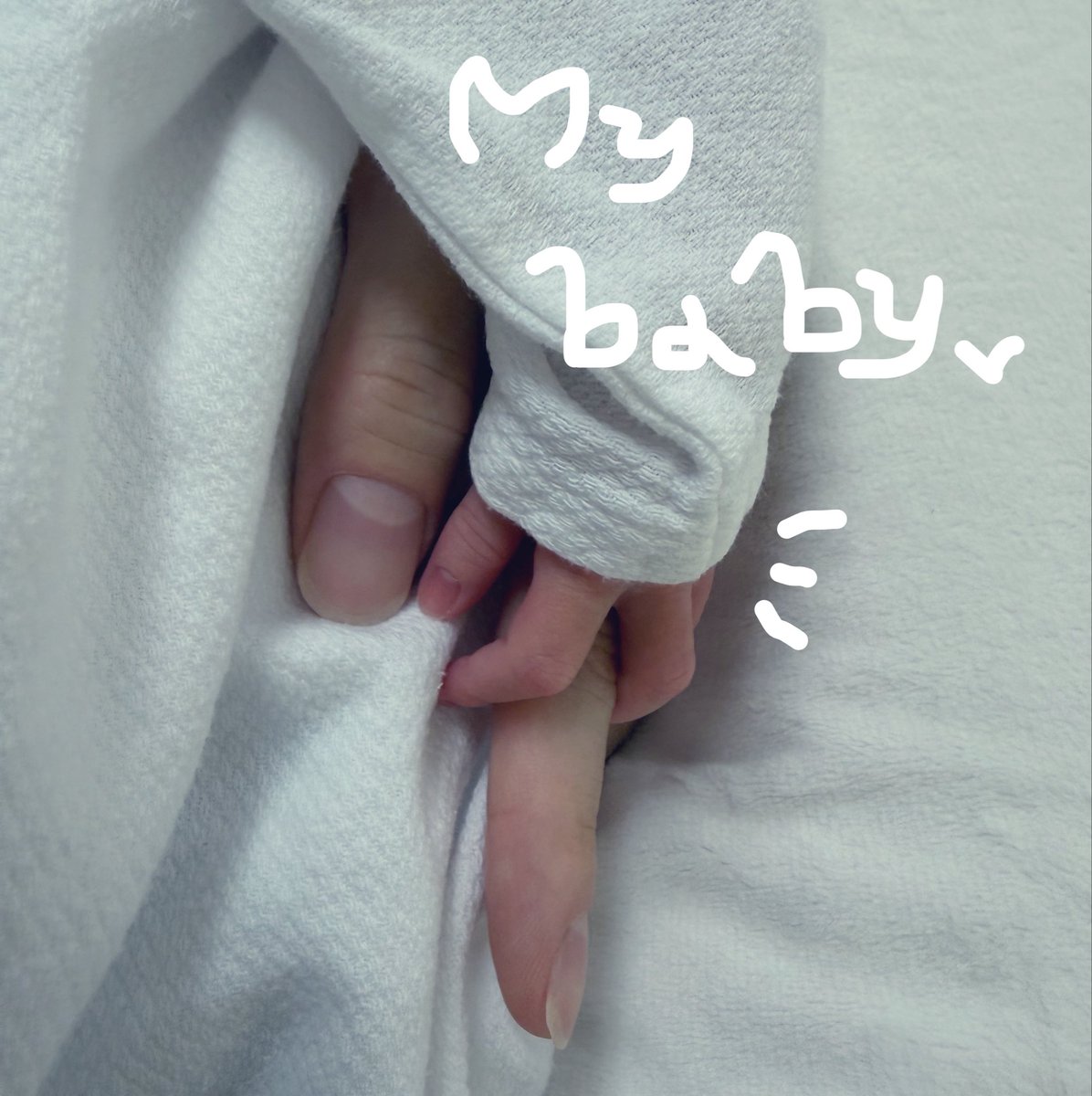 ominariiio's tweet photo. 私事ですが、無事に娘ちゃんが誕生しました(*˘︶˘*).｡.:*♡
ちいこい命守ります.⋆𝜗𝜚 https://t.co/bRFM1mFOgz