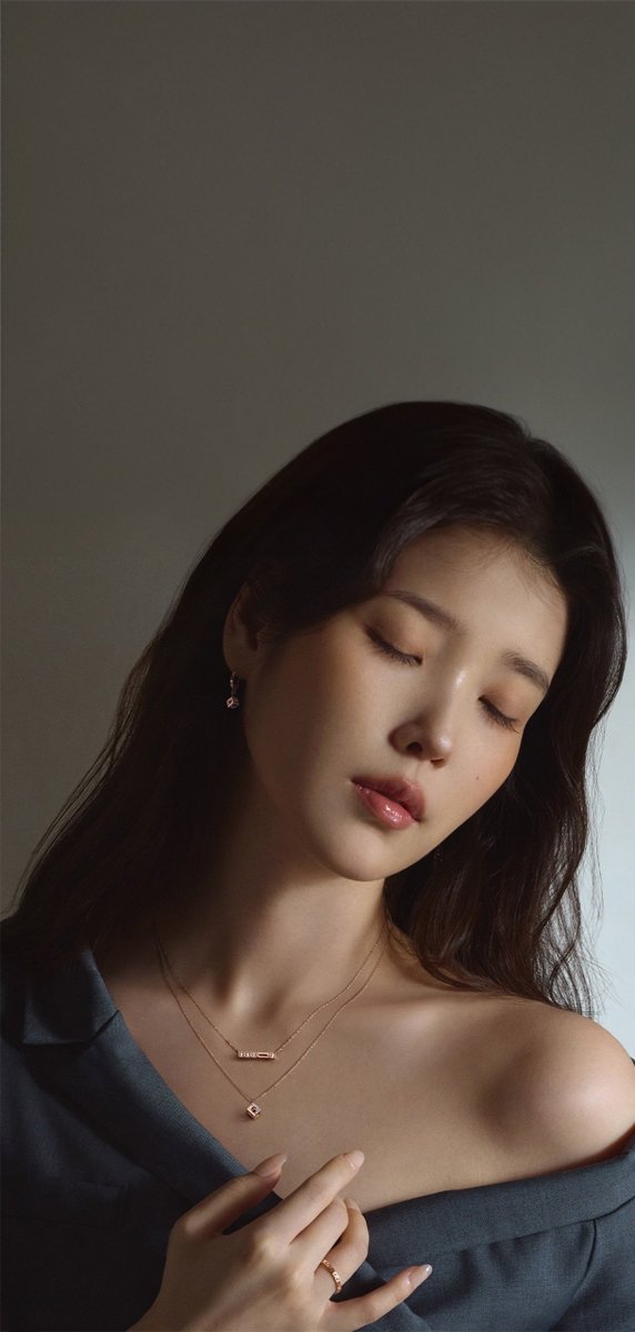 wyjc516's tweet photo. 아이유시
IU X J.ESTINA 
mobile wallpaper 
#아이유 #IU https://t.co/Ja2xCE9nCZ