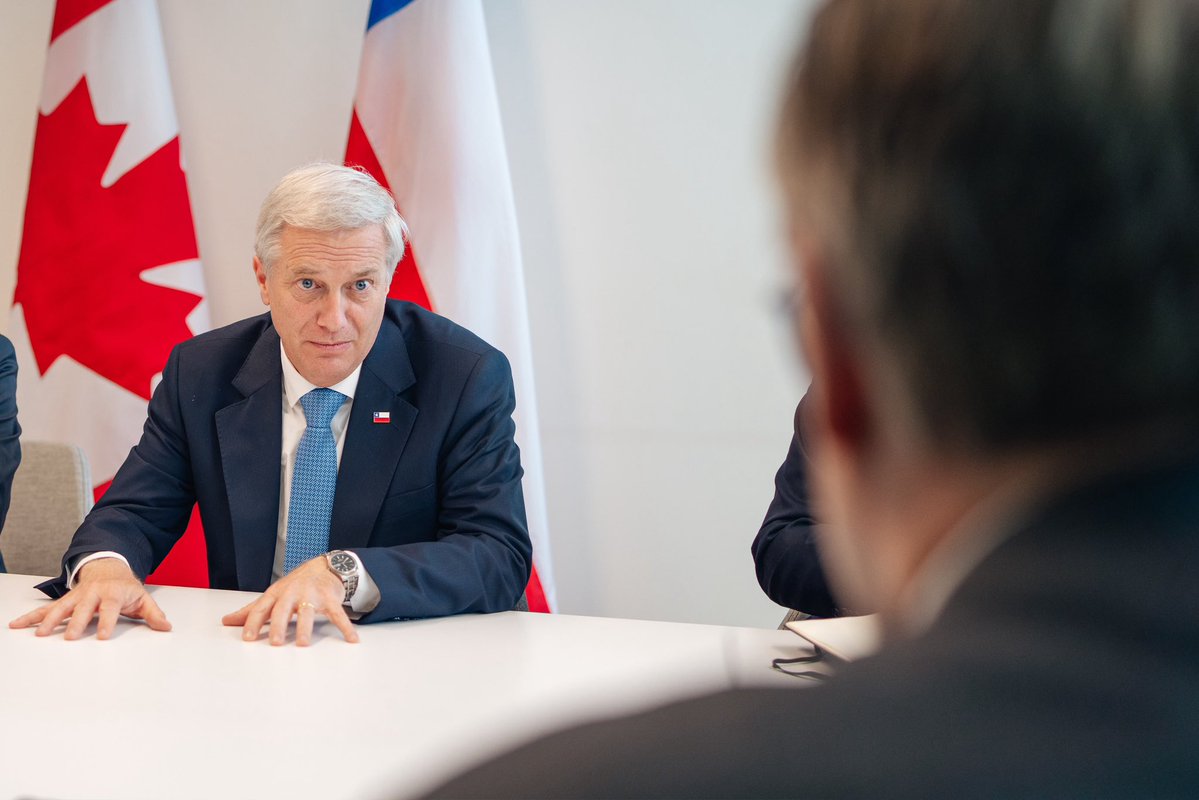 PresidenteKast's tweet photo. Canadá es un socio relevante para Chile en comercio, inversión y minería. Hoy, en Nueva York, sostuvimos una muy buena conversación con el primer ministro Mark Carney para seguir fortaleciendo la relación bilateral entre nuestros países. https://t.co/ufYyN3yUPk