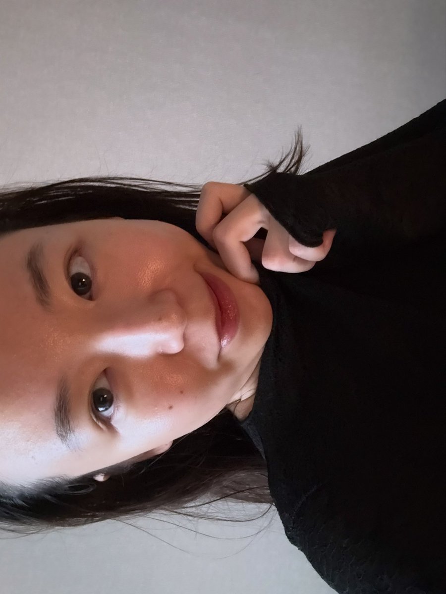 rinakatsuta_'s tweet photo. FWシーズンテーマである「VEIL」をそのまま纏ったような、象徴するような繊細で上品な美しいレース。

ブランドのキーモチーフでもある「花」が全体に散りばめられています。💐

一枚で着用しても重ねて着ても、オールシーズン活躍してくれる万能アイテムです☺️
https://t.co/aelotBLlhm https://t.co/FXnmB89isZ