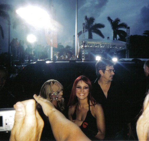 oldpicsanahi's tweet photo. Nos anos 2000 todos queriam ser elas ✨️💋 https://t.co/fvDhrk9otk