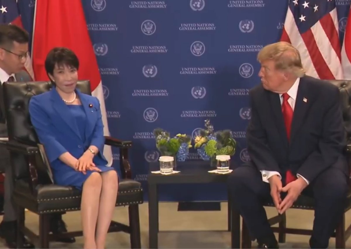 tobikingu's tweet photo. トランプ大統領のハンドサインに注目🚨

この件次回のニコニコライブで！ https://t.co/Tesc8K232l