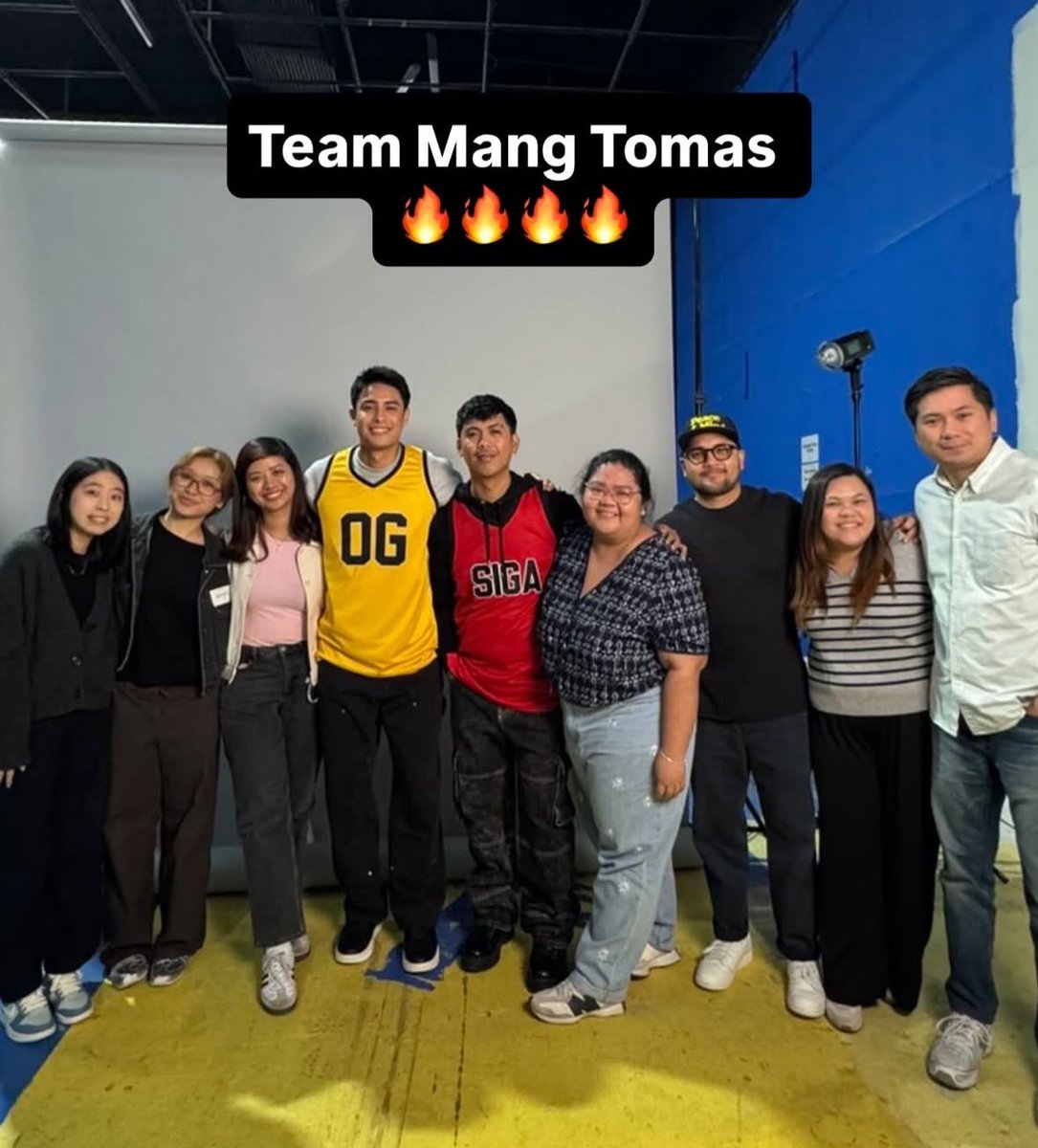donnyfication's tweet photo. So cute naman the OG jersey! 😍💛 

More of Donny with NutriAsia, Mang Tomas and Cong during their campaign shoot. 

#DonnyPangilinan 
#MangTomasXDonny https://t.co/fRxtDns4mP