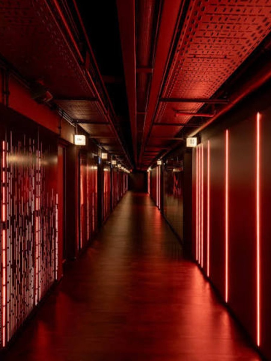 extr4flow's tweet photo. GENTE ES DEFINITIVAMENTE EL INTERIOR DEL MOVISTAR https://t.co/AVsvOEsGrW