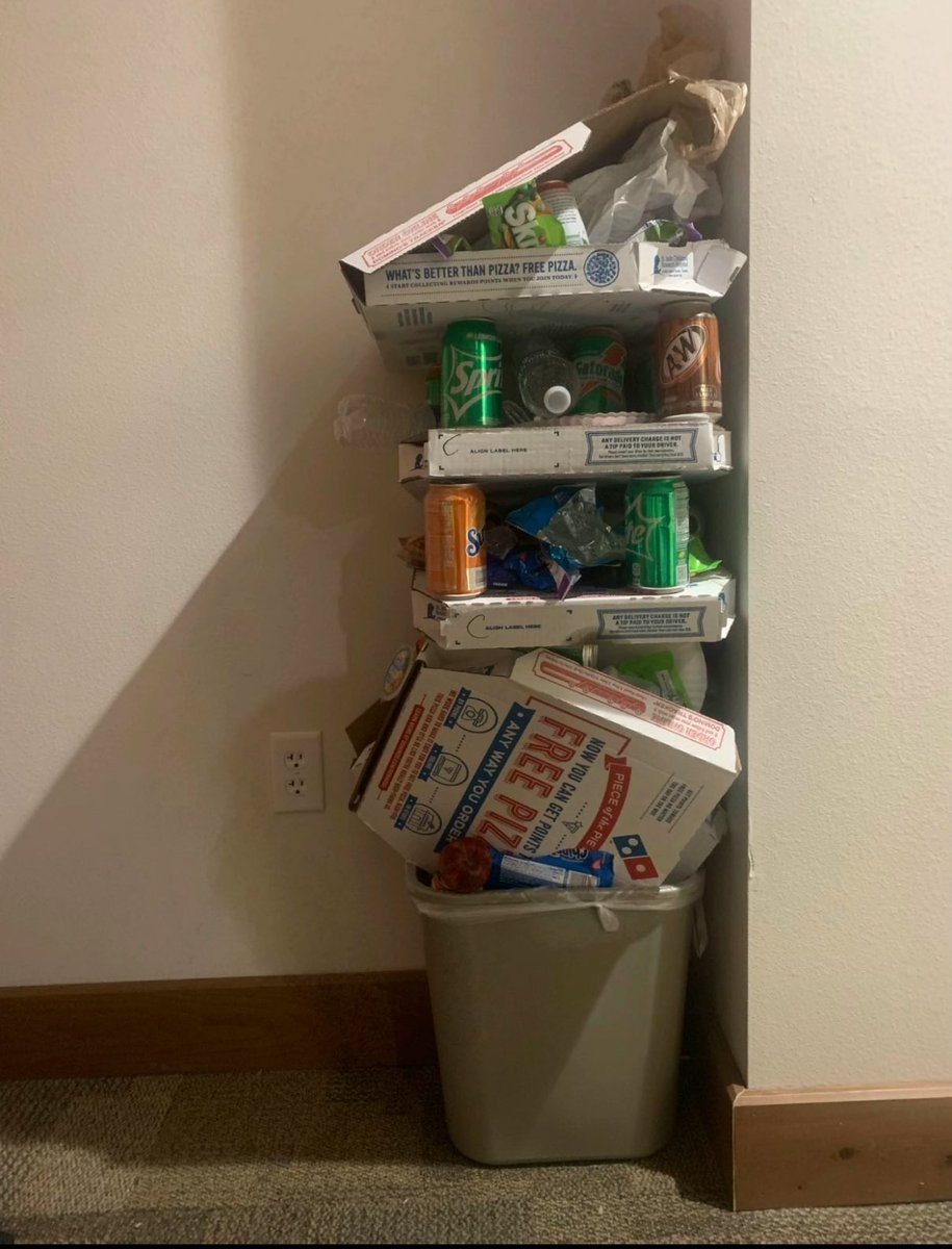 BigBillBowers's tweet photo. Roommates started a game whoever knocks it over has to take it out  (I live by myself) https://t.co/Bb64LzzplC