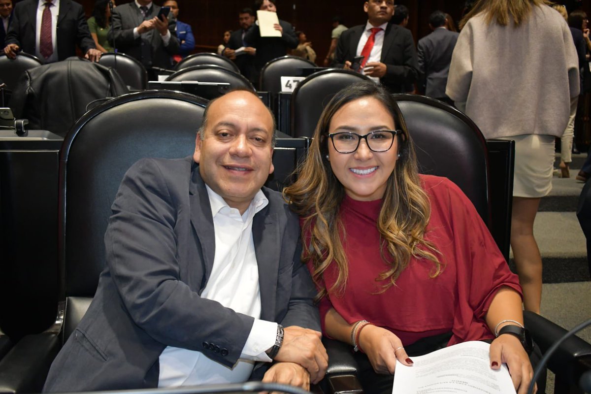 julioc_moreno's tweet photo. 🇲🇽 ¡Para gobernar México, una sola nacionalidad!

Hoy voté a favor de la reforma constitucional en materia de nacionalidad única, aprobada en lo general en la @Mx_Diputados.

Con 344 votos a favor, 116 en contra y 1 abstención, avanzamos para establecer que quienes aspiren a la Presidencia de la República, a una gubernatura o a la Jefatura de Gobierno de la Ciudad de México deberán contar únicamente con la nacionalidad mexicana para ejercer estos cargos. 

La doble nacionalidad no será compatible con la responsabilidad de encabezar los Poderes Ejecutivos de nuestro país: quien tenga otra nacionalidad deberá renunciar a ella antes de solicitar su registro.

México es nuestra Nación, nuestra bandera y nuestra Patria. ¡Para gobernar México, una sola nacionalidad y un solo compromiso: México!🇲🇽

#JCM