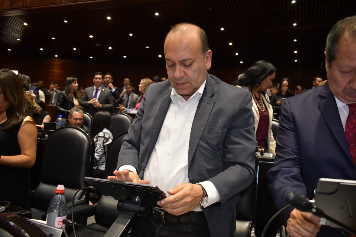 julioc_moreno's tweet photo. 🇲🇽 ¡Para gobernar México, una sola nacionalidad!

Hoy voté a favor de la reforma constitucional en materia de nacionalidad única, aprobada en lo general en la @Mx_Diputados.

Con 344 votos a favor, 116 en contra y 1 abstención, avanzamos para establecer que quienes aspiren a la Presidencia de la República, a una gubernatura o a la Jefatura de Gobierno de la Ciudad de México deberán contar únicamente con la nacionalidad mexicana para ejercer estos cargos. 

La doble nacionalidad no será compatible con la responsabilidad de encabezar los Poderes Ejecutivos de nuestro país: quien tenga otra nacionalidad deberá renunciar a ella antes de solicitar su registro.

México es nuestra Nación, nuestra bandera y nuestra Patria. ¡Para gobernar México, una sola nacionalidad y un solo compromiso: México!🇲🇽

#JCM