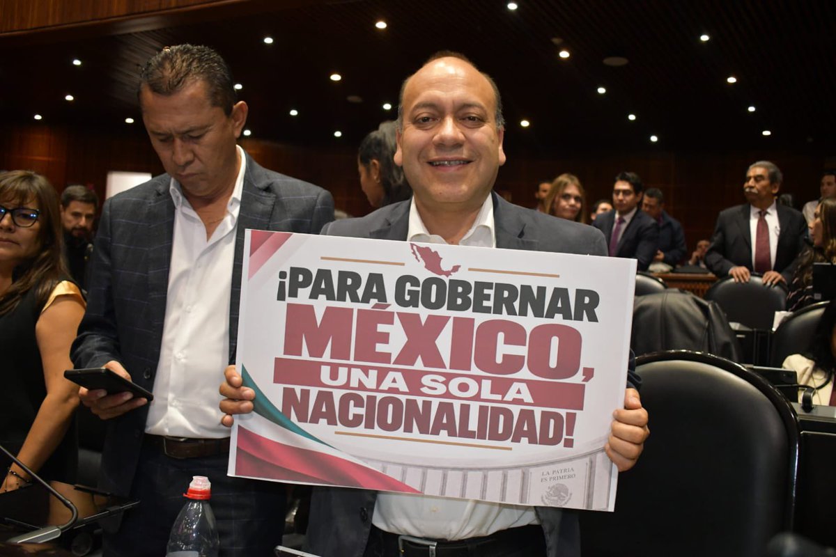 julioc_moreno's tweet photo. 🇲🇽 ¡Para gobernar México, una sola nacionalidad!

Hoy voté a favor de la reforma constitucional en materia de nacionalidad única, aprobada en lo general en la @Mx_Diputados.

Con 344 votos a favor, 116 en contra y 1 abstención, avanzamos para establecer que quienes aspiren a la Presidencia de la República, a una gubernatura o a la Jefatura de Gobierno de la Ciudad de México deberán contar únicamente con la nacionalidad mexicana para ejercer estos cargos. 

La doble nacionalidad no será compatible con la responsabilidad de encabezar los Poderes Ejecutivos de nuestro país: quien tenga otra nacionalidad deberá renunciar a ella antes de solicitar su registro.

México es nuestra Nación, nuestra bandera y nuestra Patria. ¡Para gobernar México, una sola nacionalidad y un solo compromiso: México!🇲🇽

#JCM