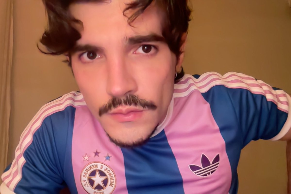 jaovogues's tweet photo. o primeiro bissexual do mundo https://t.co/kmgYvzDrU5