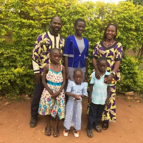 VictoriaKasozi's tweet photo. Family in Uganda is built on love, unity, and strong traditions. From sharing special moments to supporting one another, family remains at the heart of Ugandan culture. Together, they create memories that last a lifetime. 📷😎😘
#Uganda #UgandanCulture #Family https://t.co/EkVRpruMuk