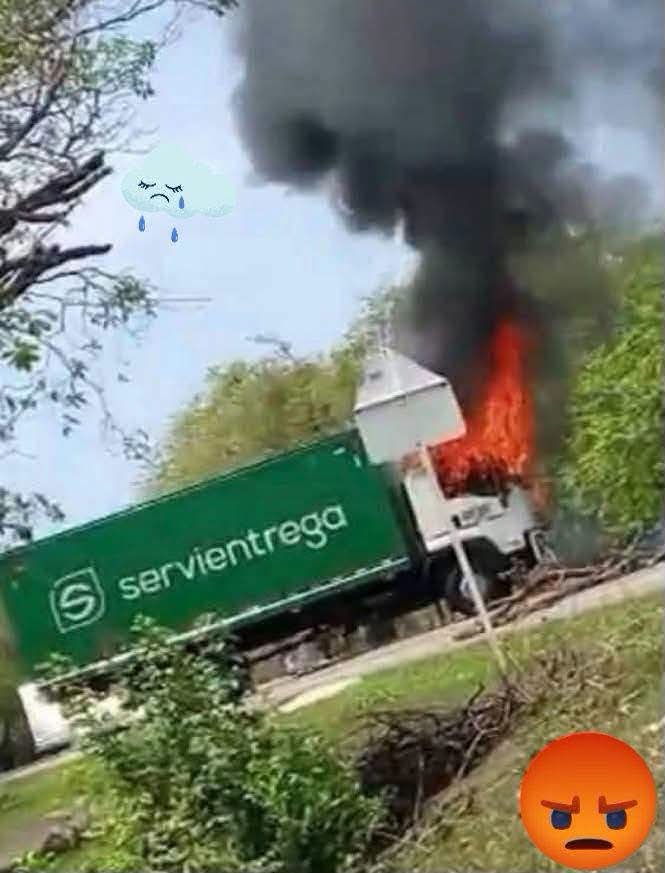 Romanosky_PH's tweet photo. Los firmes por las nalgas como Servientrega, Taxistas, Camioneros y comerciantes.
No se salvaron de los actos terroristas de los votantes paracos de AbeNarco.
Los milagros de la Tigrilla. https://t.co/Gd5BOAQW84