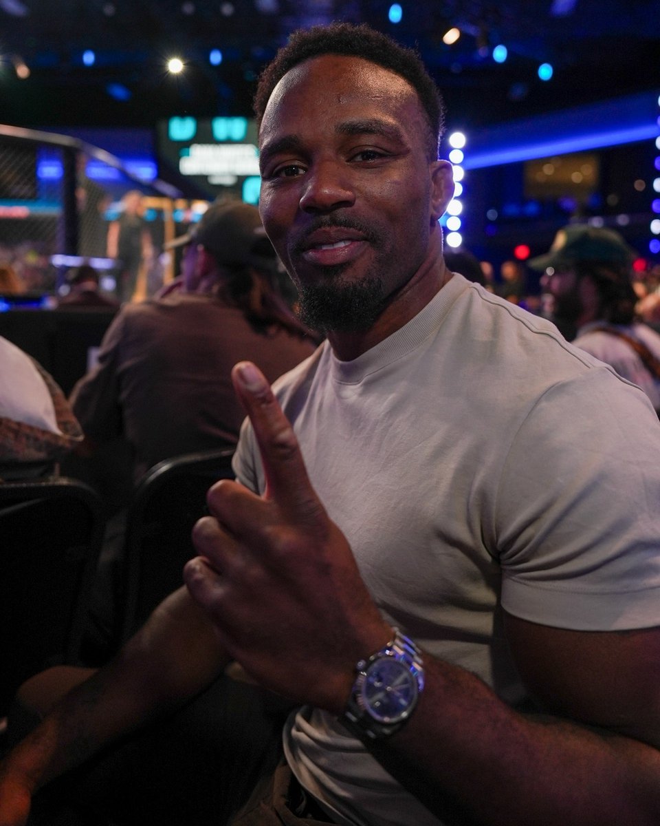 Packed house for #DWCS Week 7 🤩

[ LIVE NOW on @​ParamountPlus ] 
 [📷](https://pbs.twimg.com/media/HS3GjLqacAA5cDl.jpg) [📷](https://pbs.twimg.com/media/HS3Gj