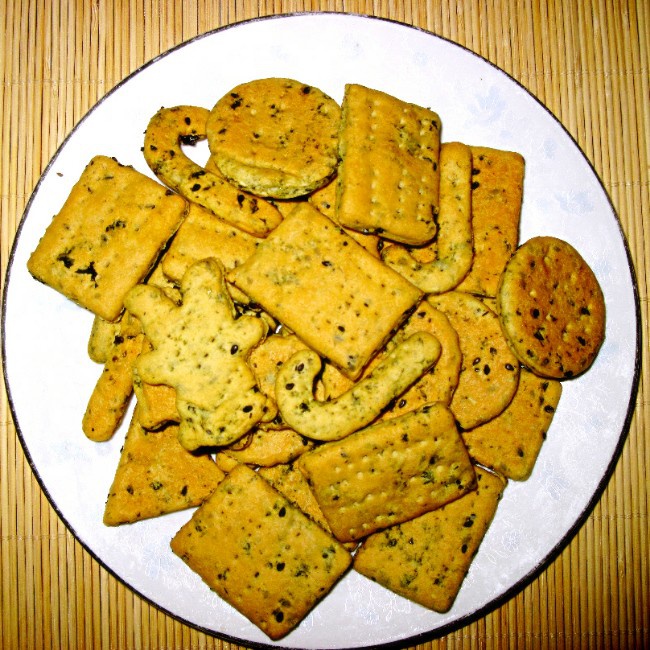 LawanaSnadz59's tweet photo. Sharing my newly found crispy seaweed crackers with you all! Light, savory, and perfect for a midday pick-me-up — swipe to see the crunch! https://t.co/TxDZy7DSjY