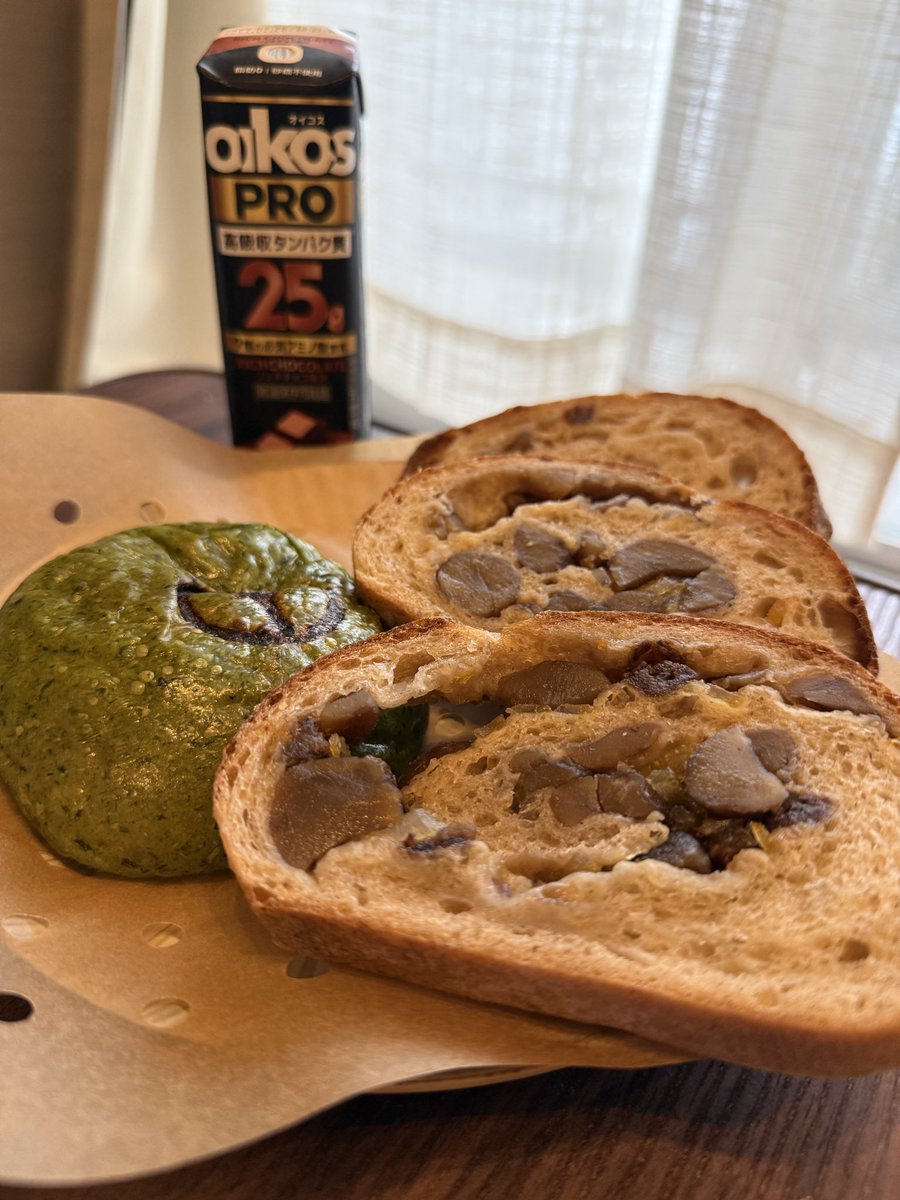 sake_nomitai09's tweet photo. 朝飯前の背中トレと朝食🥞 https://t.co/a4J1y3IPKp