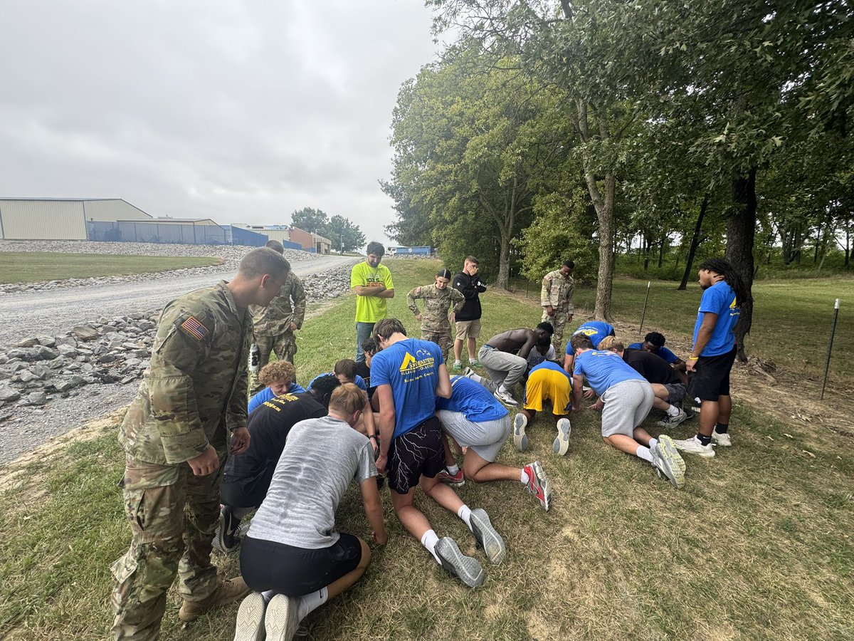 SIC_MBB's tweet photo. A big thank you to the Illinois National Guard for challenging @SIC_MBB during our annual day of strength, conditioning, and team building! 🦅

#GoFalcons | #SICBasketball https://t.co/IL65jjHPWB