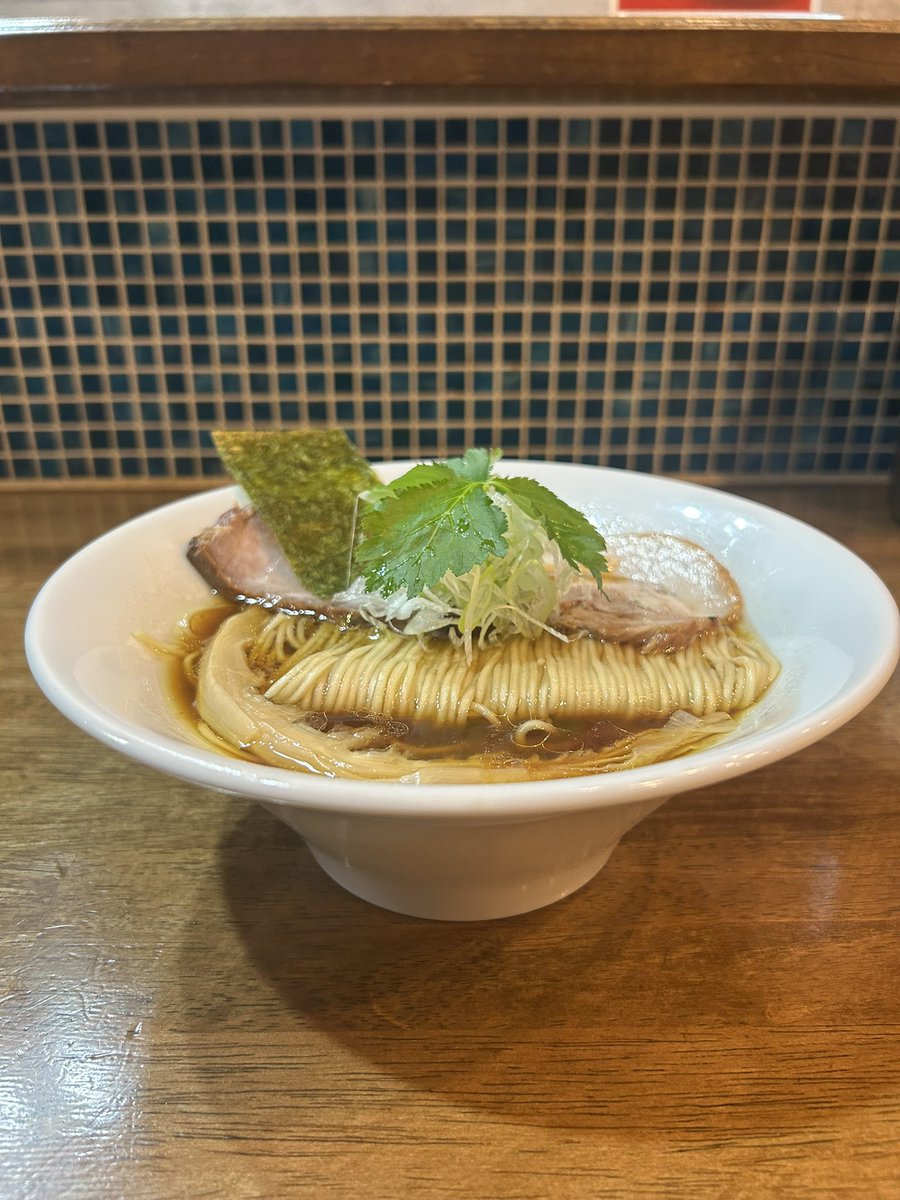 ito_chukasoba's tweet photo. おはようございます♪

過ごしやすい気候でラーメンがより美味しく感じられる季節到来ですね☺︎🍜

本日まで【鶏中華そば】ご提供致します🐓
是非お召し上がり下さい☆

限定メニュー

鶏中華そば
山椒和え玉
煮干し和え玉

ご来店心よりお待ち致しております‼︎

#伊東中華そば https://t.co/dEP1NNhqdp