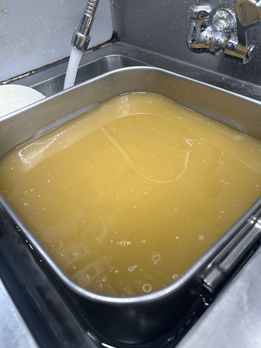 ito_chukasoba's tweet photo. おはようございます♪

過ごしやすい気候でラーメンがより美味しく感じられる季節到来ですね☺︎🍜

本日まで【鶏中華そば】ご提供致します🐓
是非お召し上がり下さい☆

限定メニュー

鶏中華そば
山椒和え玉
煮干し和え玉

ご来店心よりお待ち致しております‼︎

#伊東中華そば https://t.co/dEP1NNhqdp