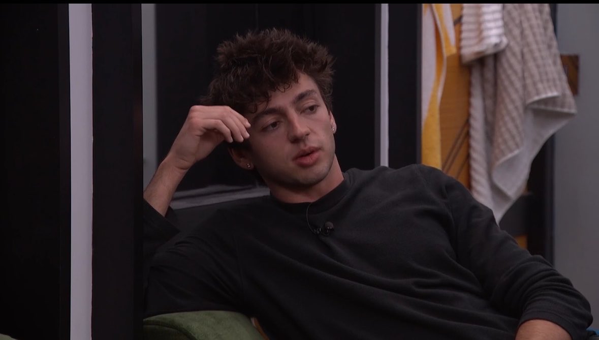 TheBigBroTea's tweet photo. Drew thinks Angela Murray was the first Angela to ever play Big Brother. No one knows of any other Angela’s to play BB so they aren’t correcting him #bb28 https://t.co/hzEEHUM0fl