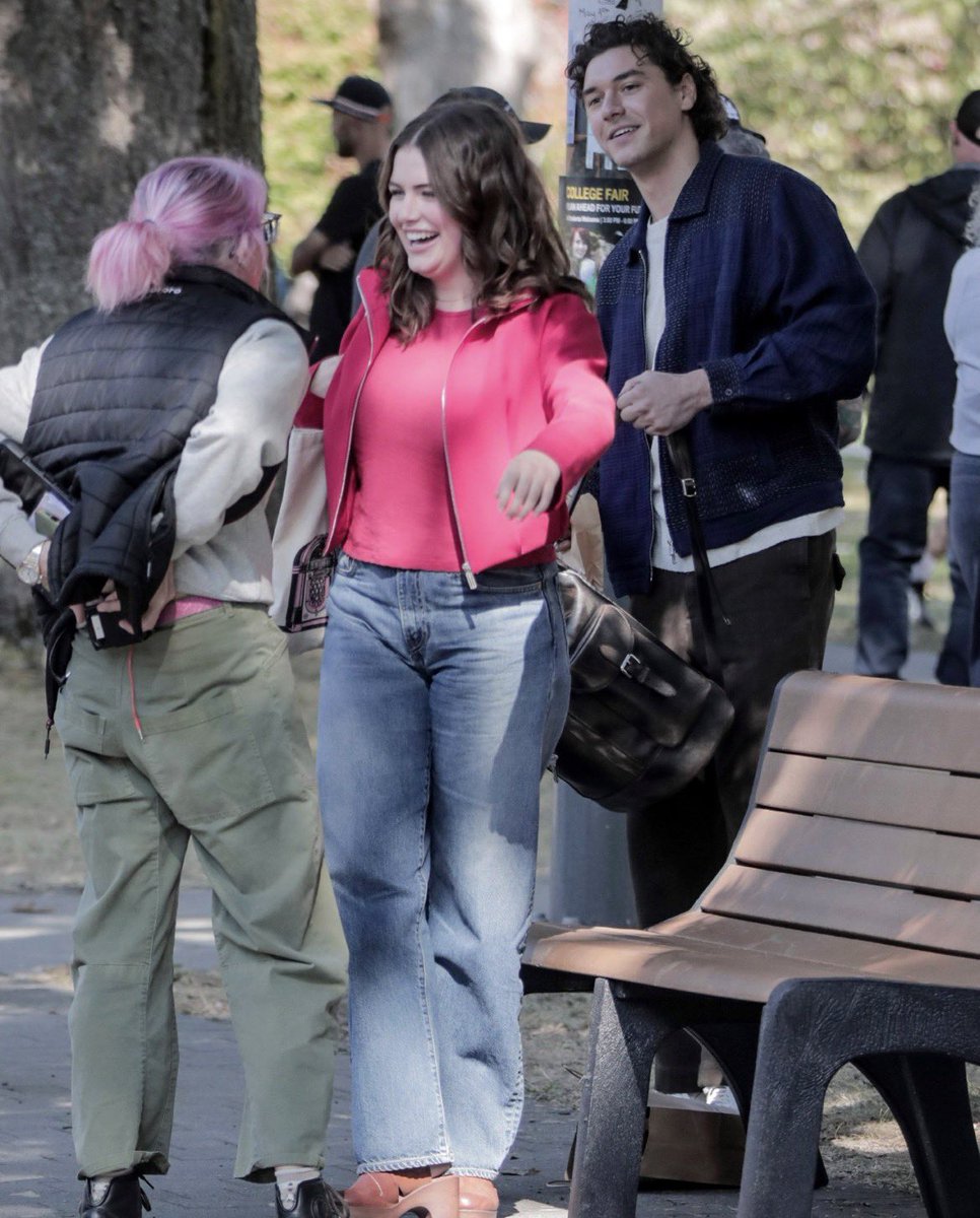 offcampusseries's tweet photo. Ella, Belmont, Antonio, &amp; Julia on set of Off Campus

via deuxmoi https://t.co/z2KZ0ZKZ1Q