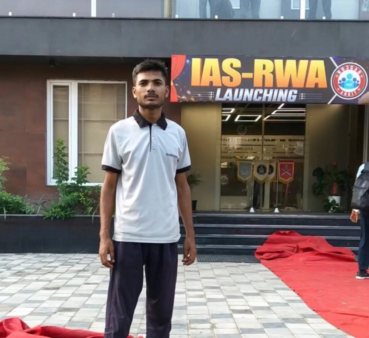 AKymes7's tweet photo. Fraud scammer Jay Singh Rathore aka Ajayveer Singh (Real name) https://t.co/6HUOUU2fyW