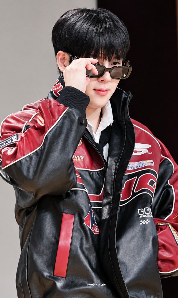 n_____ajin's tweet photo. 260913 #주헌 🕶 https://t.co/xF8hPMO5dP