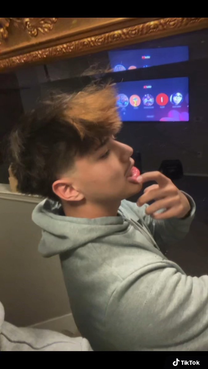 9inchbeaner's tweet photo. i’m super horny rn anyone tryna trade i only trade w girls tho https://t.co/0DCvFQjA4s