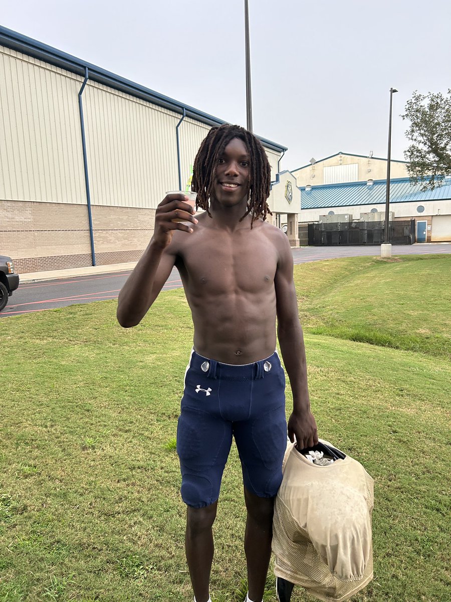 FoleyLionsFB's tweet photo. Big thank you to our youth football program for providing a post practice dessert for our guys today! 🍧 

#OwnIt #1ROAR 🦁 https://t.co/aXDelsyT7c