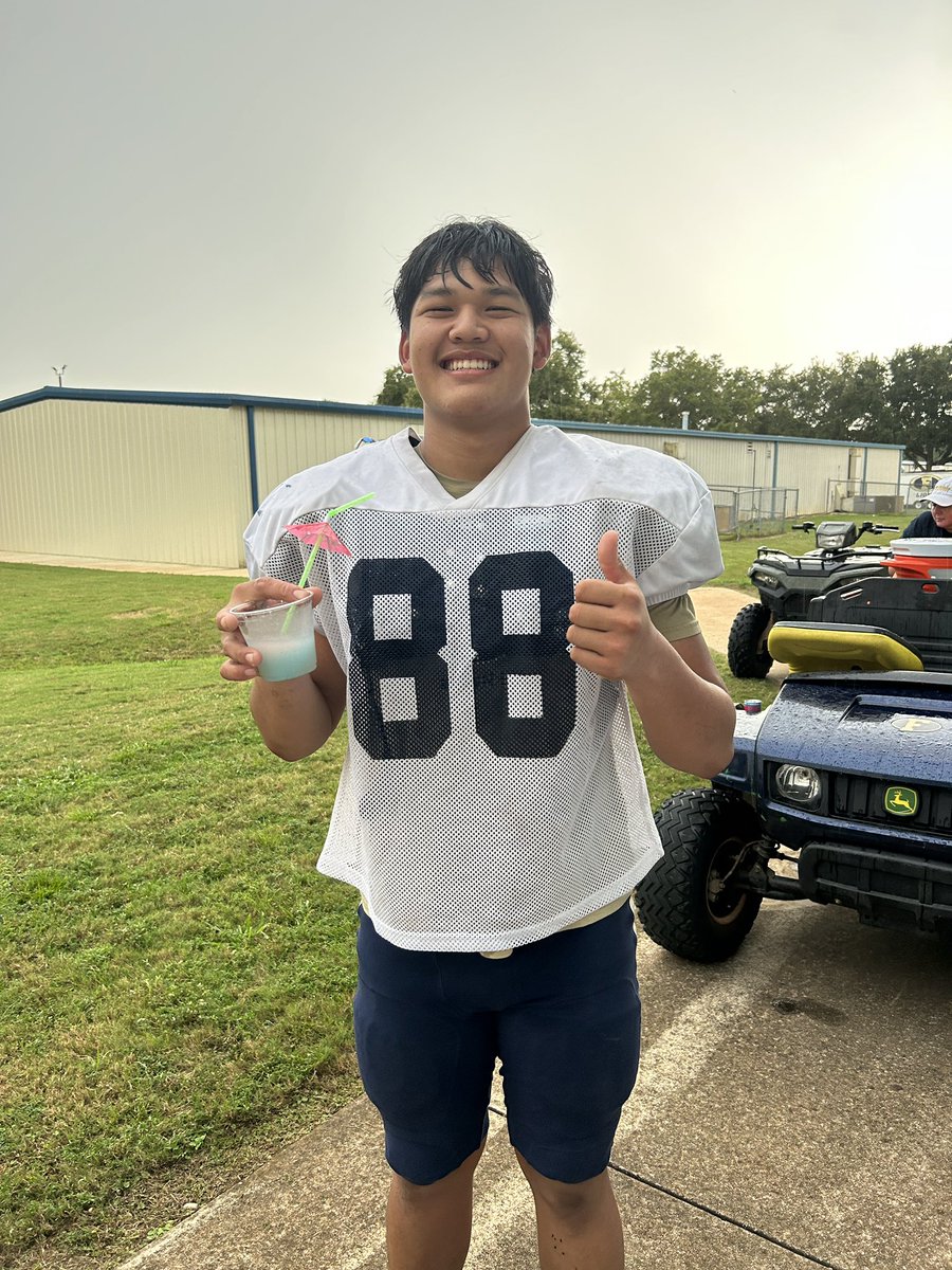 FoleyLionsFB's tweet photo. Big thank you to our youth football program for providing a post practice dessert for our guys today! 🍧 

#OwnIt #1ROAR 🦁 https://t.co/aXDelsyT7c