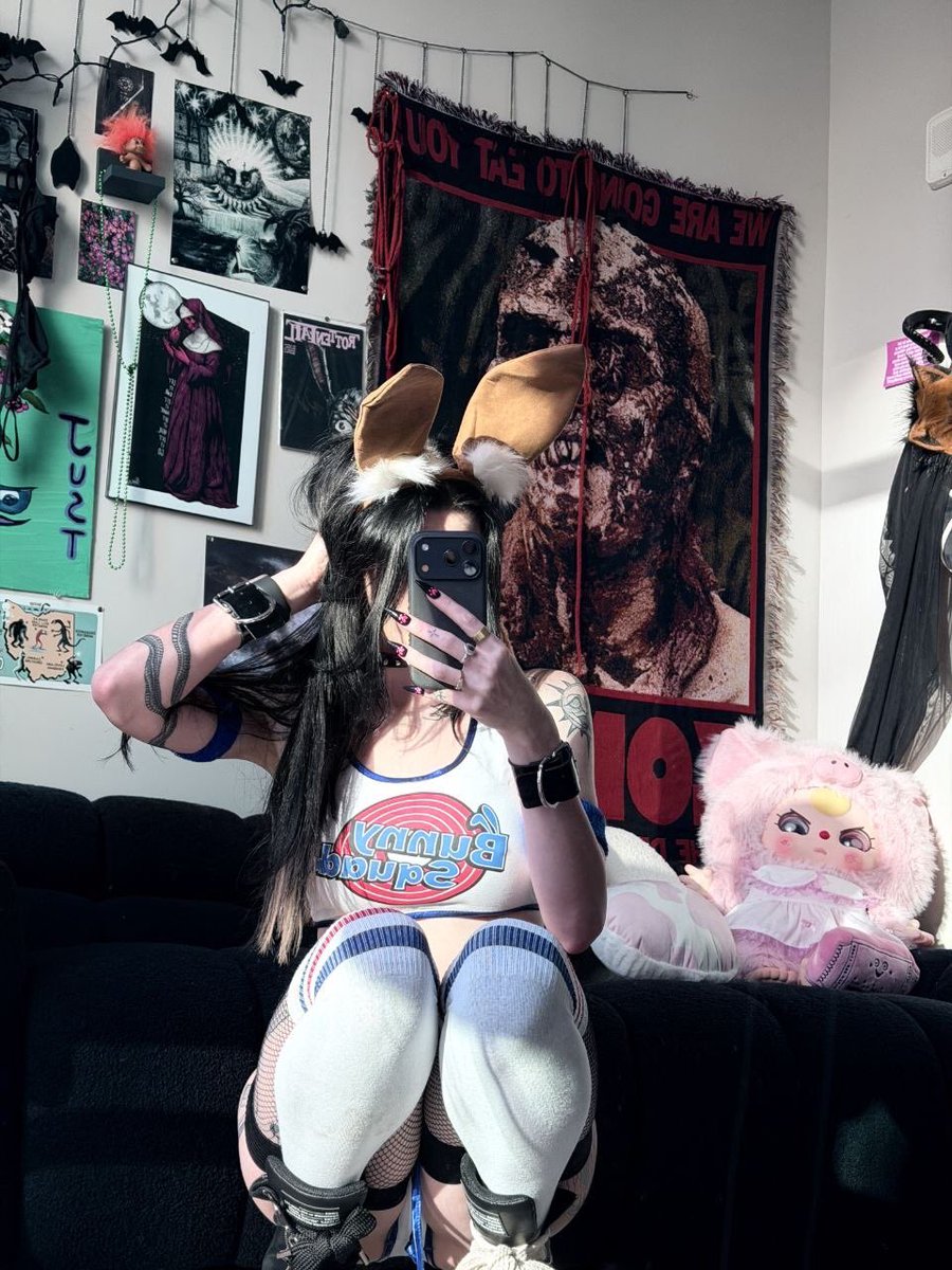 raydeadrosexx's tweet photo. the socks stay on. everything else is negotiable 🤭 https://t.co/fqav6ewXUZ