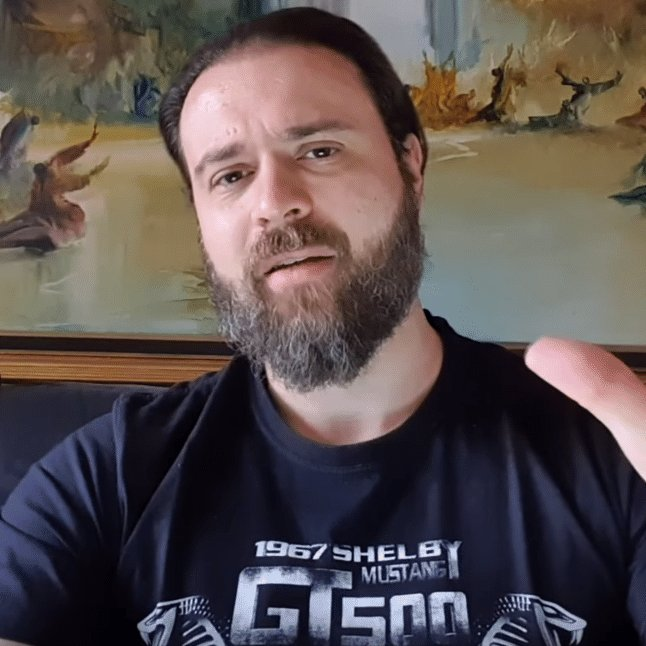 republiqueBRA's tweet photo. ❌ 🎬 Arthur do Val e Renato Battista afirmam, no Inteligência LTDA., que Nando Moura estaria PROIBIDO pelo TSE de associar o MBL e a Missão ao nazismo e alertam que, caso isso ocorra, a Justiça Eleitoral poderá derrubar conteúdos publicados inclusive em podcasts de terceiros. https://t.co/lIZrrD1ODS