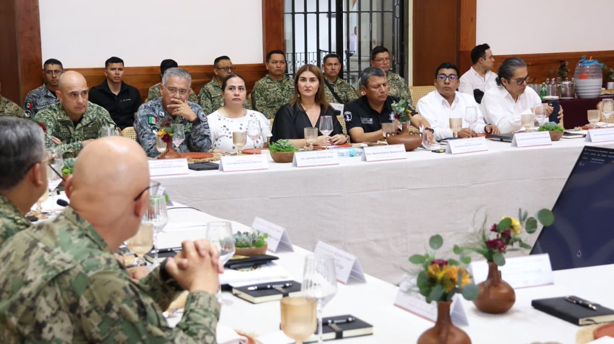 idamis35's tweet photo. Participé en la Segunda Sesión Ordinaria del Grupo de Inteligencia Operativa Interestatal Oaxaca–Puebla, donde refrendamos la importancia de mantener una coordinación permanente entre nuestras entidades. https://t.co/rrenmZBuQN