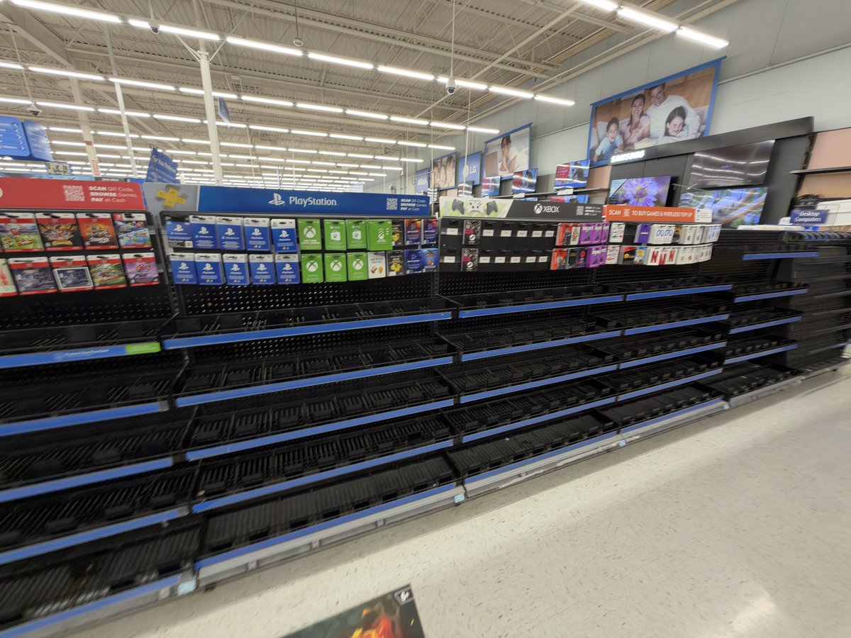 ChefCloud404's tweet photo. Damn the walmart close to me is nuking the movie section https://t.co/pVMNcxB3R4