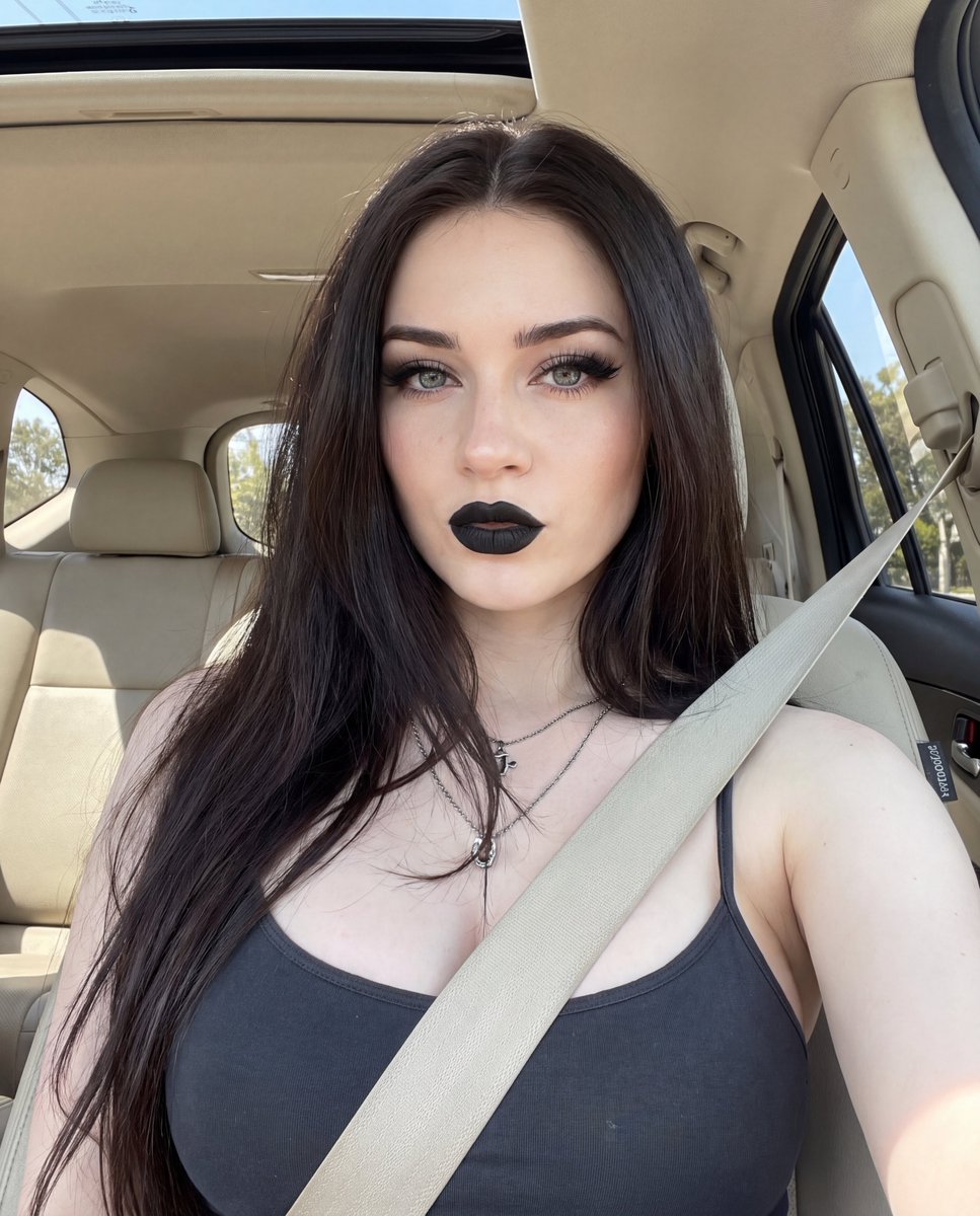 blairgothicc's tweet photo. No one likes my face pics but i’ll post it anyways :3 https://t.co/caOEWlcwZR