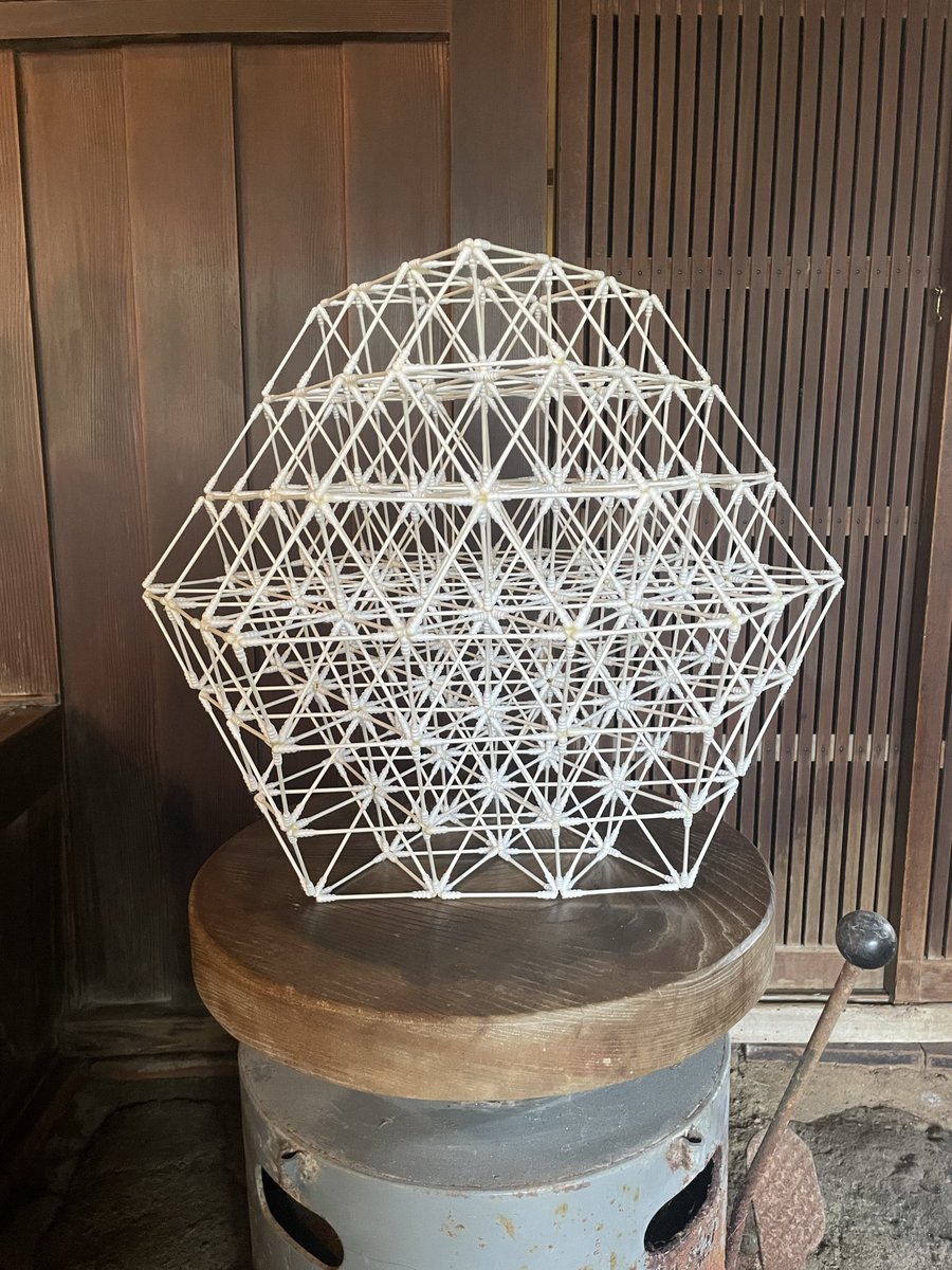 junko0306090420's tweet photo. 神聖幾何学

綿棒アート

ミスマルノタマ
フラワーオブライフ
プラトン立体 https://t.co/W0Qk4QdmAl