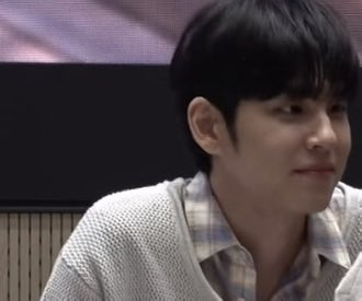 withPIL_'s tweet photo. 원필 눈빛 보실분 .. https://t.co/nRm03iha5f
