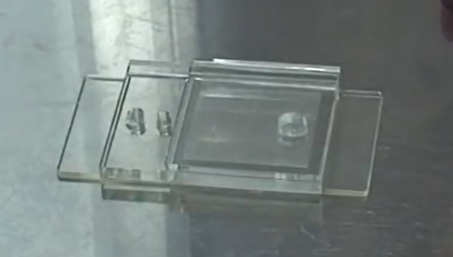 LabonFluidchip's tweet photo. ¿Qué es un chip microfluídico?

Un chip microfluídico utiliza microcanales y microestructuras para controlar pequeñas cantidades de líquidos o gases en reacciones y análisis químicos y biológicos.

🛒 Tienda: Labon Shop https://t.co/NFDxanldcl
