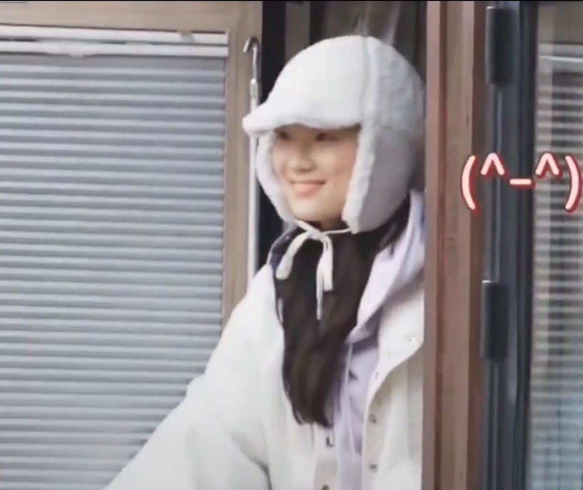 bewithyou_SG's tweet photo. Every time watch this show, just wanna pinch HyeYoon’s cute little cheeks 🤭
Why is she soooo adorableeee 💕🩷

#kimhyeyoon #김혜윤 https://t.co/FxBR6sc9oE