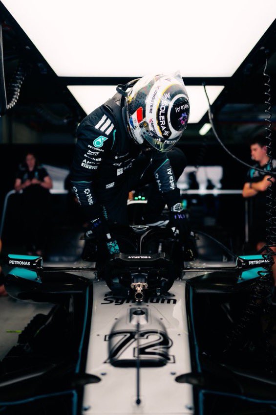F1Tornello's tweet photo. #F1 El paraguayo @JoshuaDuerksen1 hizo historia! Giró 187 vueltas en dos días de ensayos en Portimão, Portugal, con el W16 de Mercedes. Completó 875 kms. y estará en condiciones de obtener la superlicencia. Dio otro paso importante para llegar a lo más alto 🇵🇾 🏁 https://t.co/jFAdbaNrIy