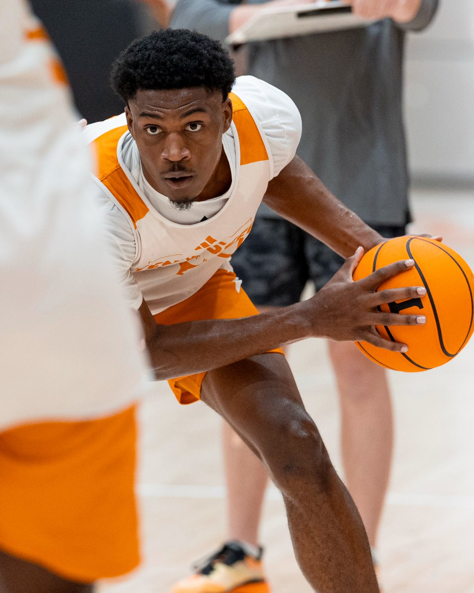 Vol_Hoops's tweet photo. AND SO IT BEGINS https://t.co/kDFQVRuYGA