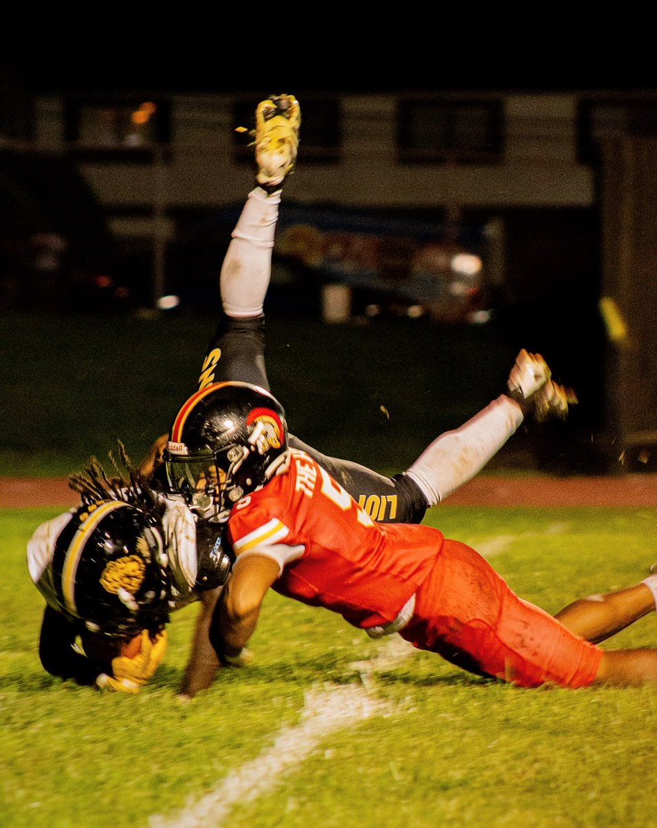 https3zzz's tweet photo. Mid Season Stats (1-5):
5 rushing touchdowns 
424 rushing yards
28 att
Avg 15.1 
8 tackles
1 force fumble 
1 2pt conv

@CoachTy_1 @RivalsHS @247recruiting 
#Earnednevergiven #thehill https://t.co/qs3F8ps16k