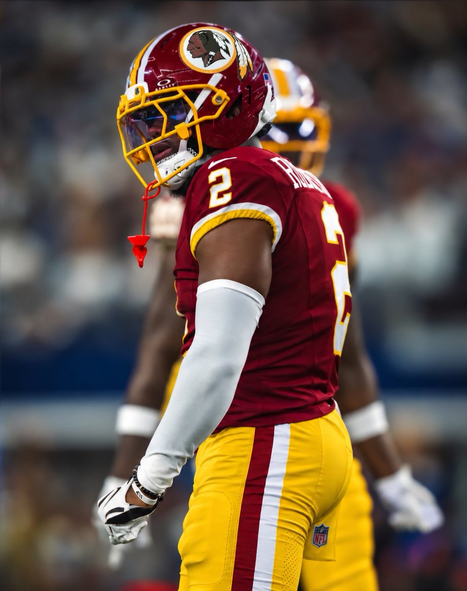 jagged_ice84's tweet photo. Let them know you want the Washington Redskins back. Never quit the fight. Ever. https://t.co/OKEQmCM0YU