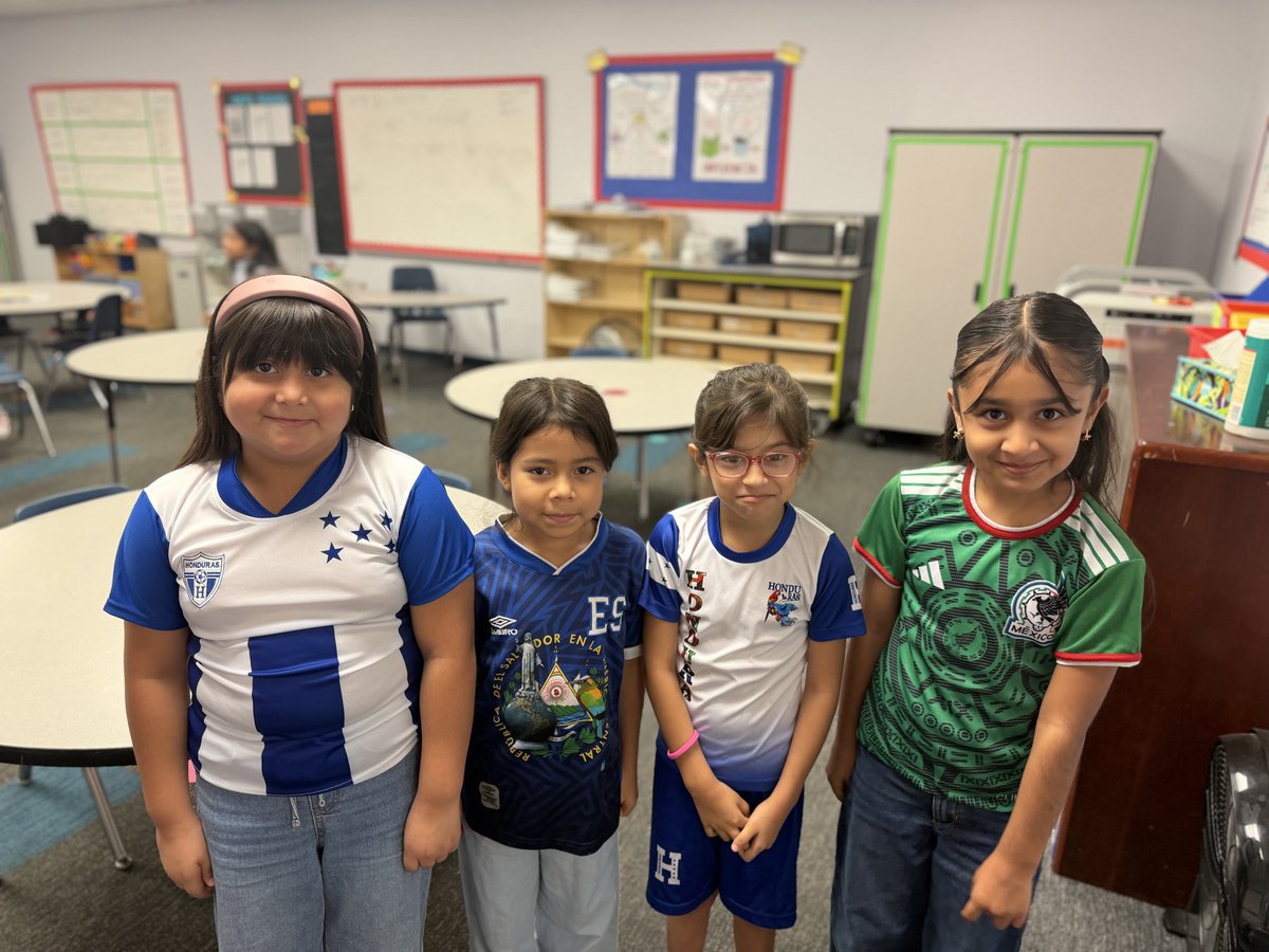 VPAA_SWPS's tweet photo. Our Blue Jays went all out for Jersey Day as we celebrated Hispanic Heritage Month! ⚽️🏀⚾️ Students and staff proudly rocked jerseys representing their favorite Hispanic countries, teams, and athletes. We loved seeing our campus filled with culture, pride, and spirit! 💙❤️🌎 https://t.co/dGck110fsk