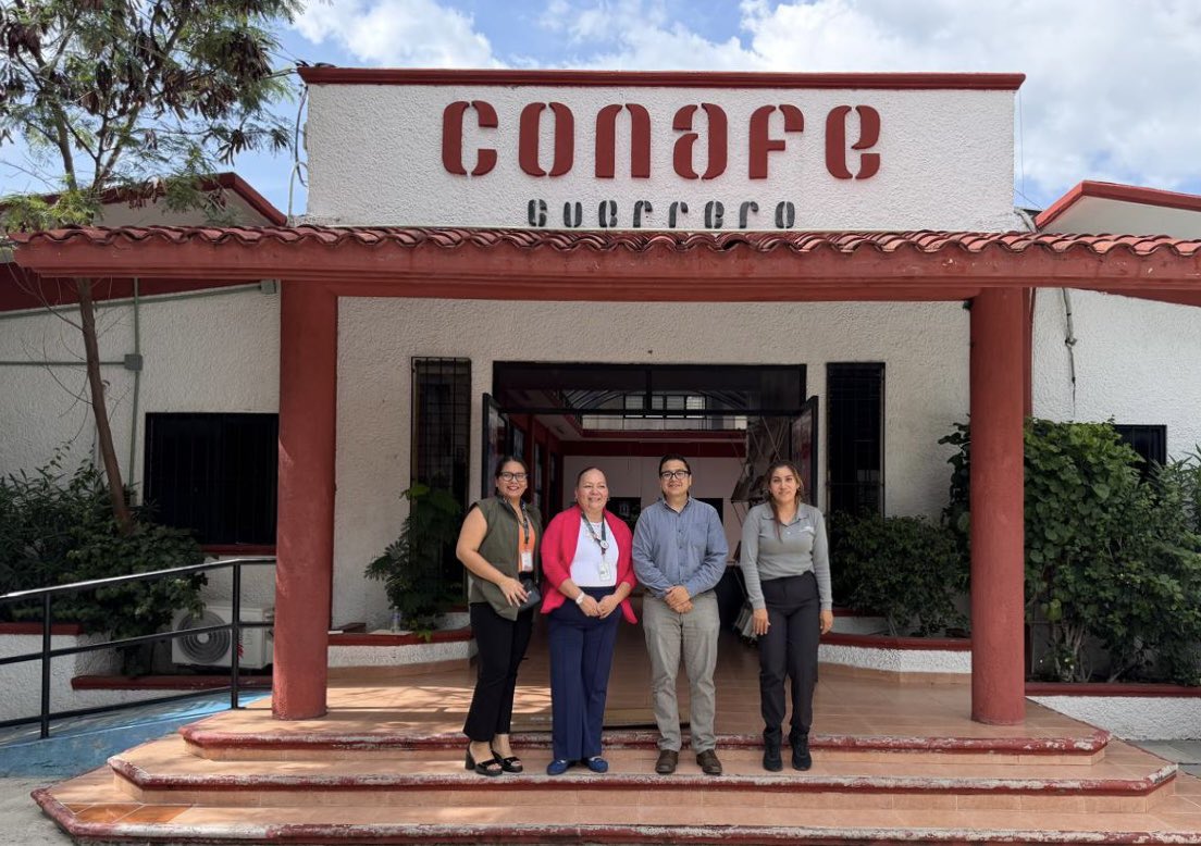 IB_Guerrero's tweet photo. 🤝 La salud también se construye sumando esfuerzos. #IMSSBienestar, a través del Departamento de Acción Comunitaria y Gestión Territorial, fortaleció la vinculación con #CONAFE y #SEMUJER para impulsar acciones y proyectos comunitarios en #Guerrero. https://t.co/A4tLvPS7Ln