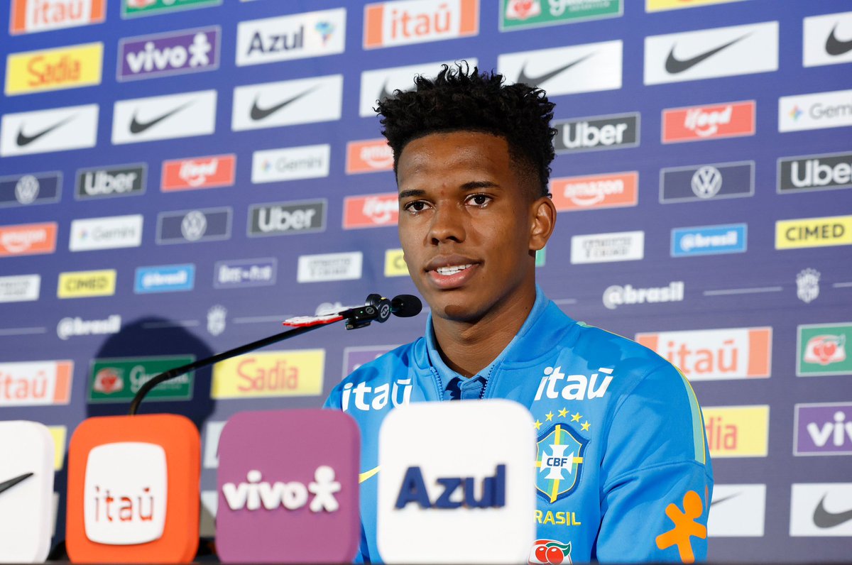 DataFutebol's tweet photo. Existe um entendimento dentro da COMISSÃO TÉCNICA da Seleção Brasileira de que os jovens jogadores não estão conseguindo amadurecer porque eles NÃO JOGAM, e eles não jogam nem aqui no Brasil e nem lá fora.

Os jovens que ficam aqui no Brasil tem uma dificuldade para jogar, e os que saem para jogar em um clube de ponta na Europa com 18 ou 19 anos também não conseguem jogar. 

Via @PVC (UOL)