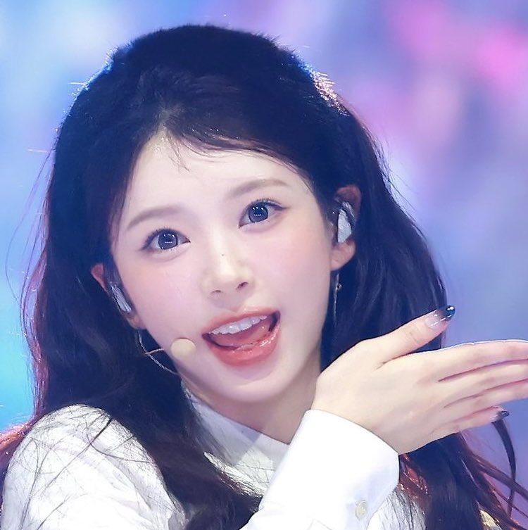 honeyllit's tweet photo. she has the sparkliest eyes ever https://t.co/S3gGopGXVp