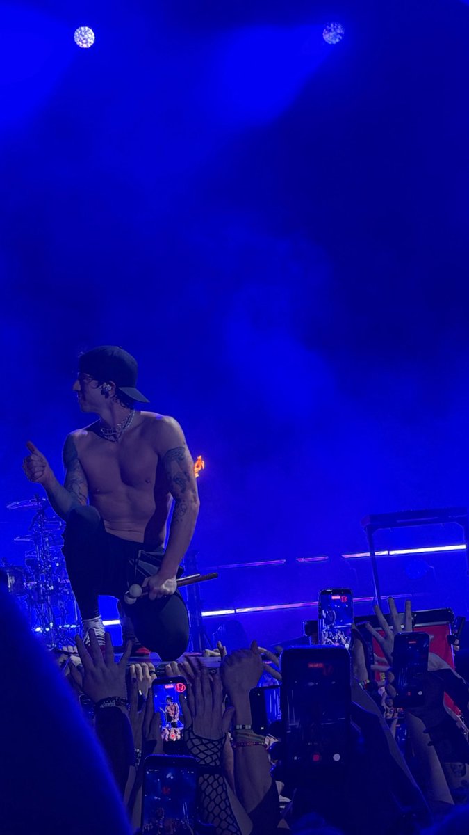 blurryfacefiles tweet picture