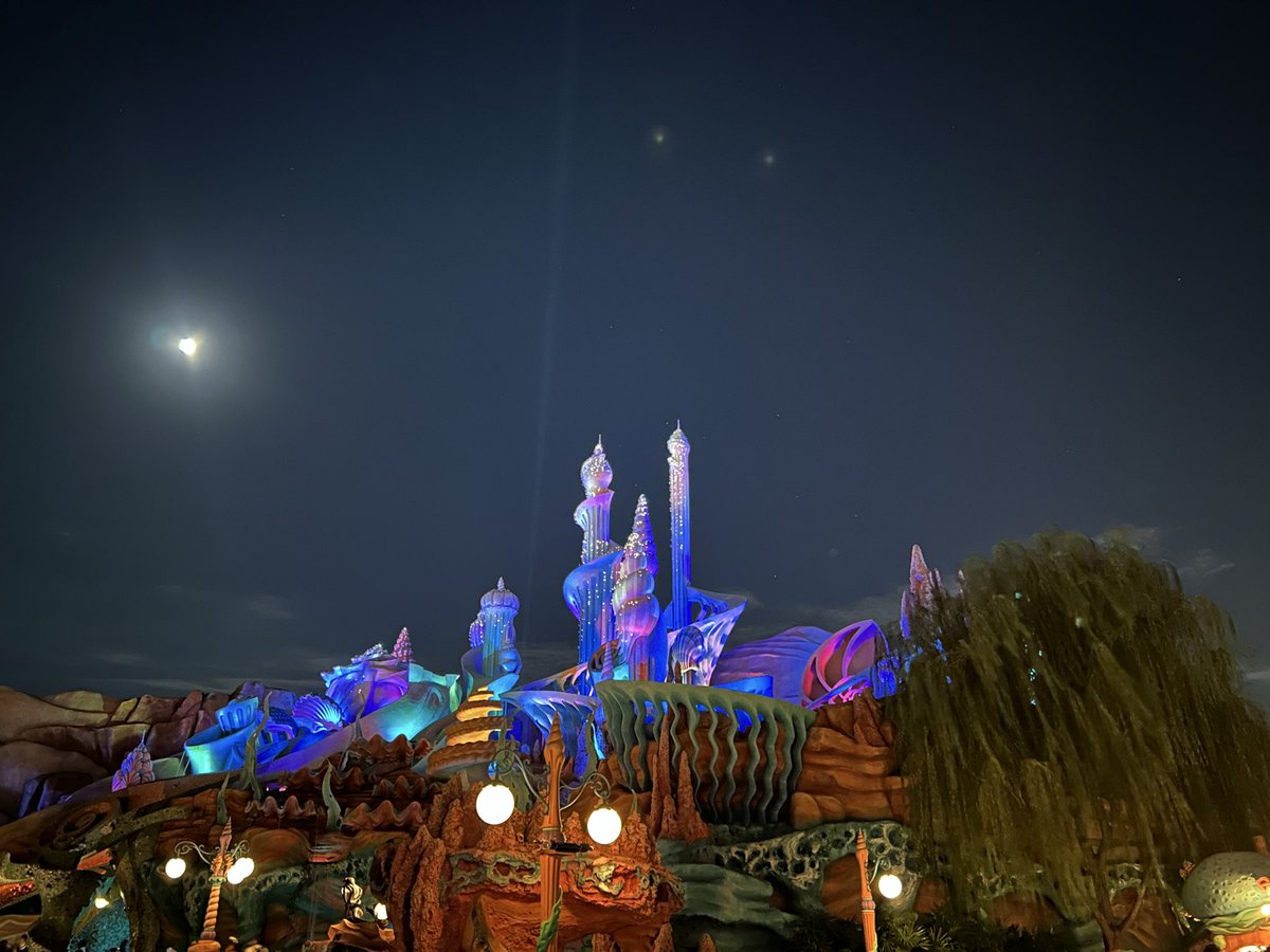 yu09060709's tweet photo. 夜のディズニーシーもきれいだったなぁ✨
ランドも行きたくなってしまった笑
やっぱりディズニーは楽しい‼︎
11月にも行けるから楽しみ✨ https://t.co/usHEyaUEAw
