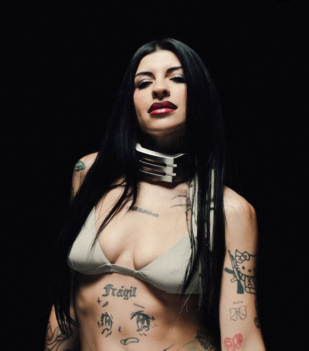 vestidodolce's tweet photo. esperando pacientemente a cuando las nenas de los remix se junten y nos den el reggaeton/trap más sucio escrito por mujeres ✍🏻 https://t.co/X2ApzkB5cb