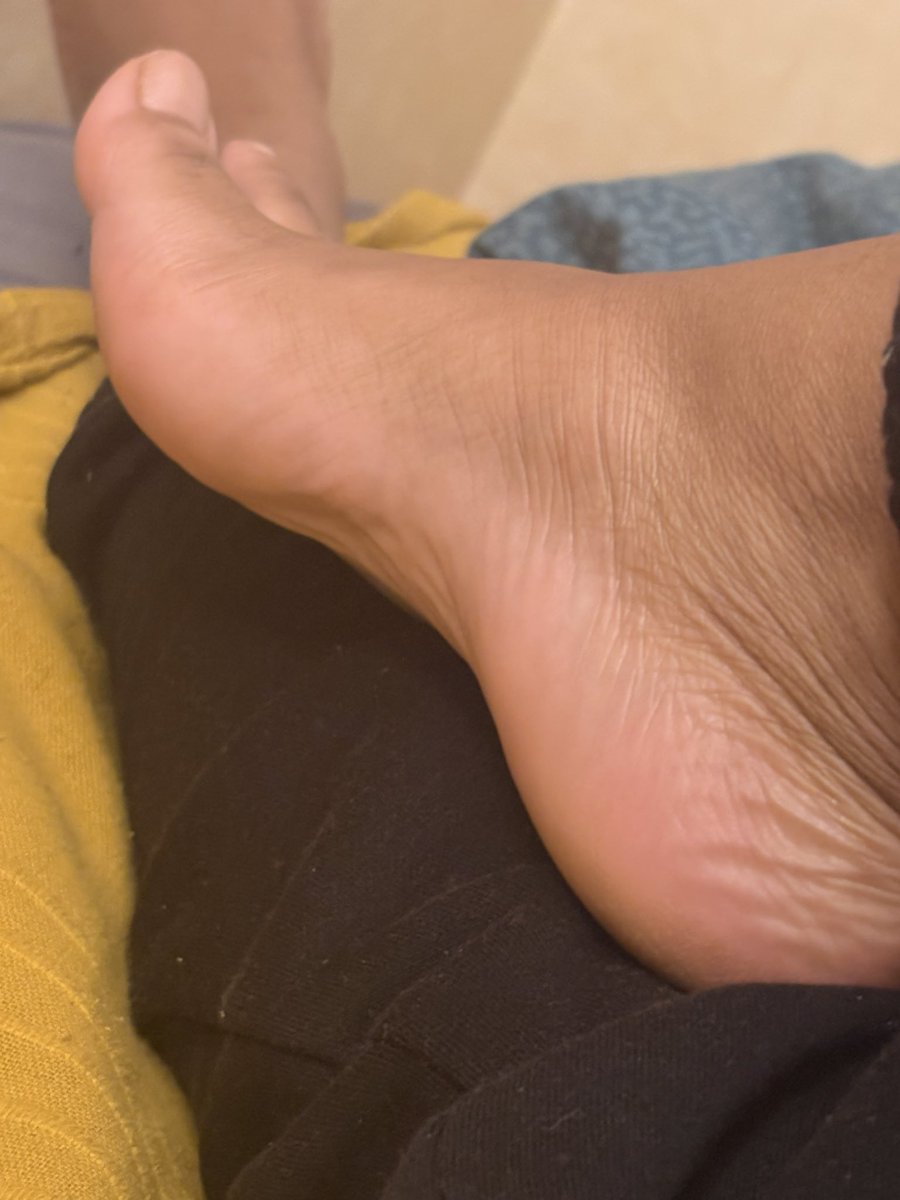 reinejosephine's tweet photo. Je t’appelle, je vide ton compte devant toi, impuissant. 💗

Un soumis pour moi est un sous être. 💋

Viens DM que je te domine ! 👸🏾😘

#soumis #moneyslave #findom #cam #feetfetısh #feetworshi̇p #domina #réel #blackmail #humiliation https://t.co/7NPOOPHR6q
