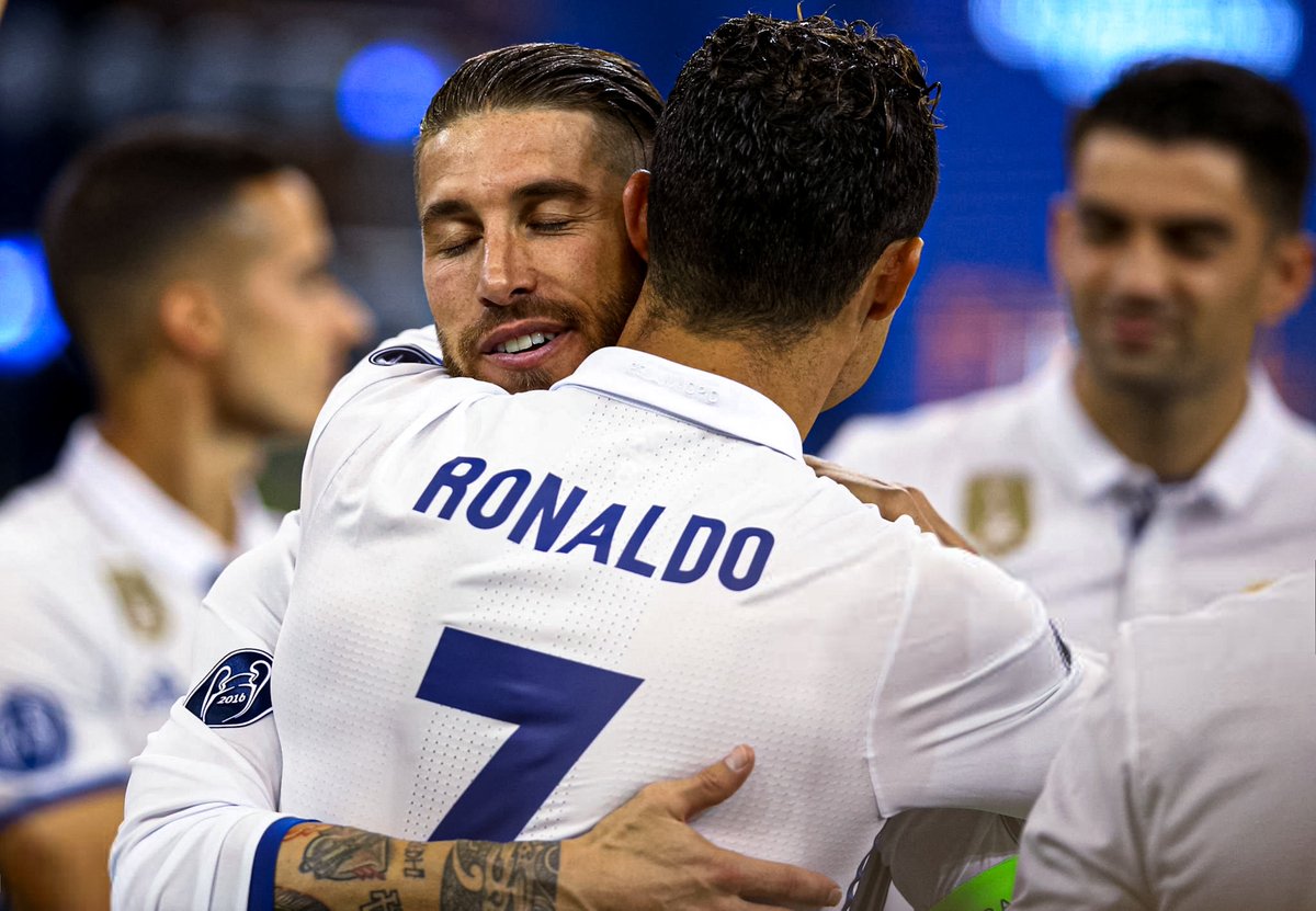 _gjr7's tweet photo. سيرخيو راموس يرفع كأس دوري أبطال أوروبا، وريال مدريد يحتفل باللقب الأوروبي الثاني عشر في تاريخه.
لم تكن مجرد ليلة في كارديف.
كانت ليلة كتب فيها ريال مدريد فصلًا جديدًا من تاريخه.
#APorLa12 | #UCLFinal | #JuveReal https://t.co/6Tc0Q2LdWs